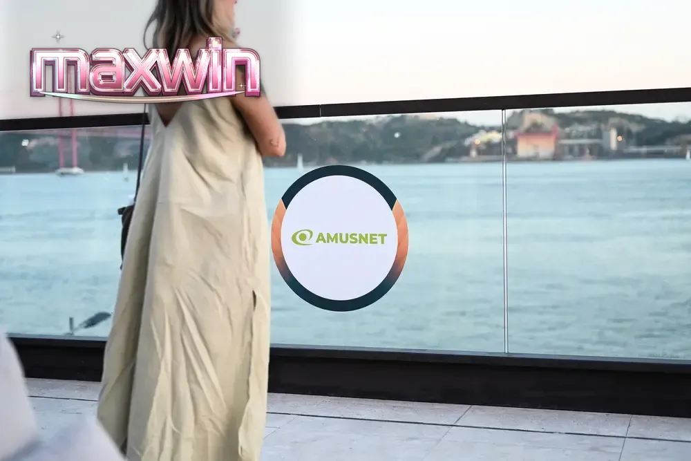Pemandangan kasino daring modern dengan berbagai pilihan permainan slot yang menarik.